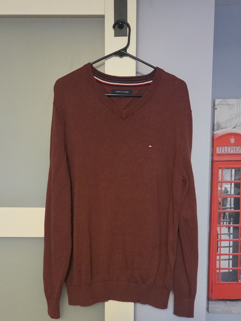 Tommy Hilfiger Men's V-Neck Sweater in Burgundy